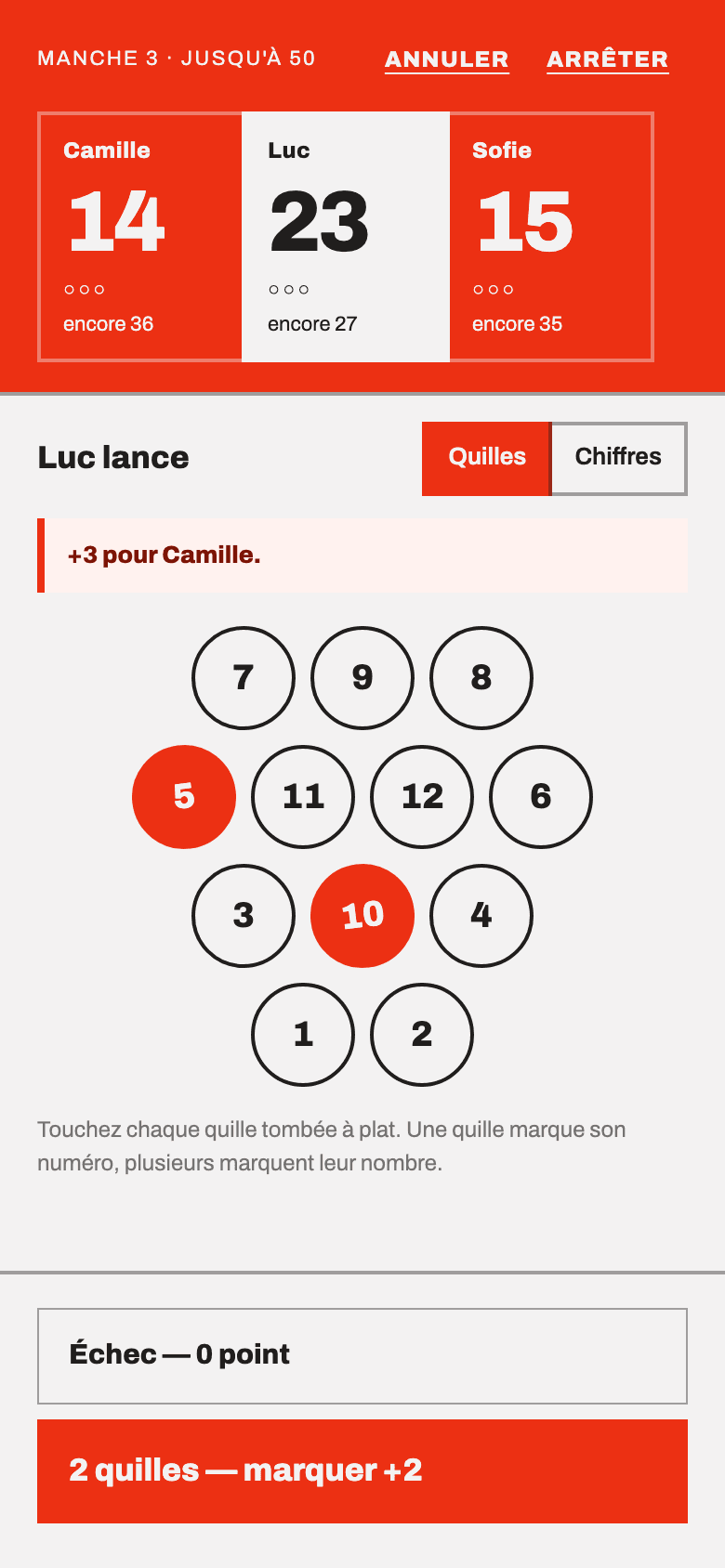 Une partie en cours à trois joueurs. Les quilles 5 et 10 sont sélectionnées et le bouton indique « 2 quilles — marquer +2 ».